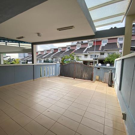 Entire Residential Home•Jia Residences Bkt Serdang沙登温暖的家 Сери-Кембанган Экстерьер фото