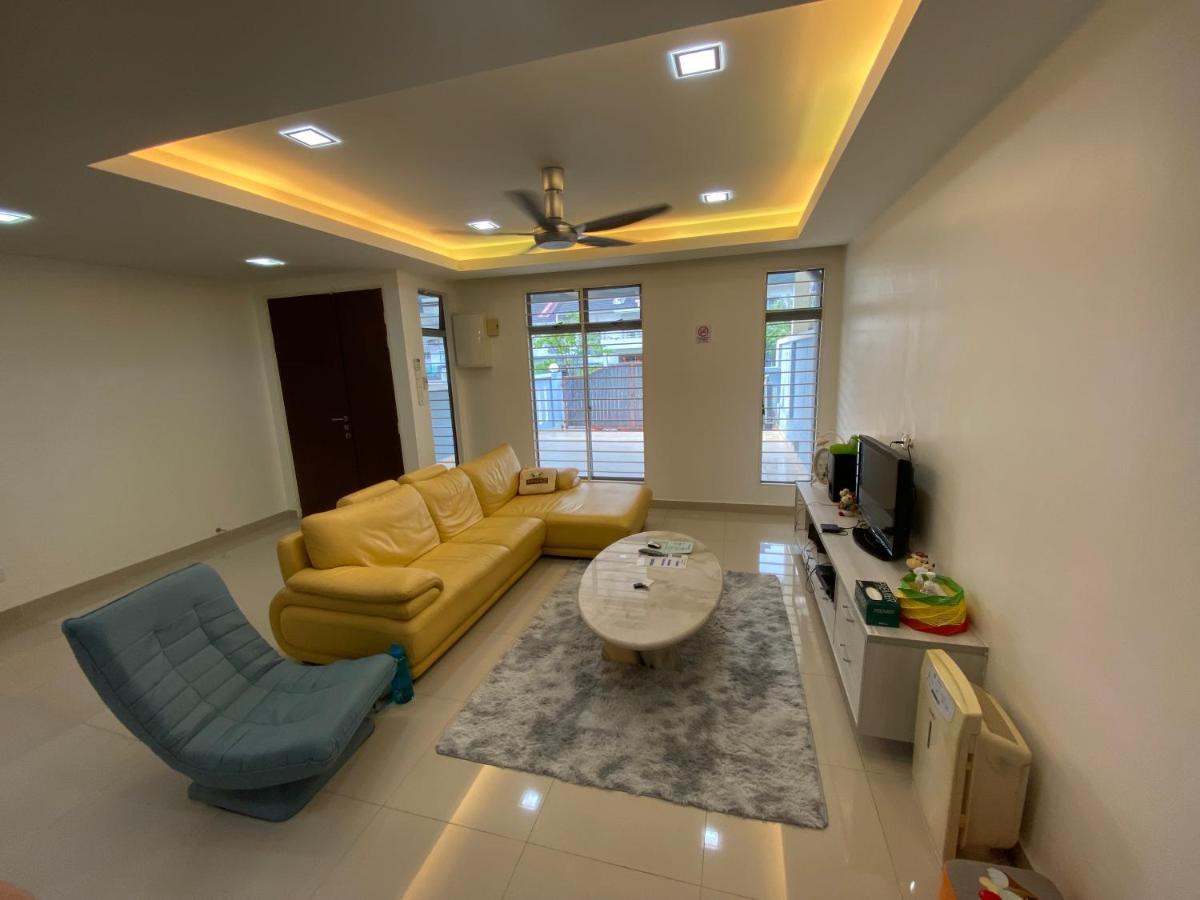 Entire Residential Home•Jia Residences Bkt Serdang沙登温暖的家 Сери-Кембанган Экстерьер фото